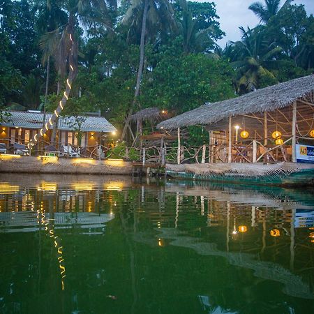 Aki Luna Lagoon Resort Hikkaduwa Kültér fotó