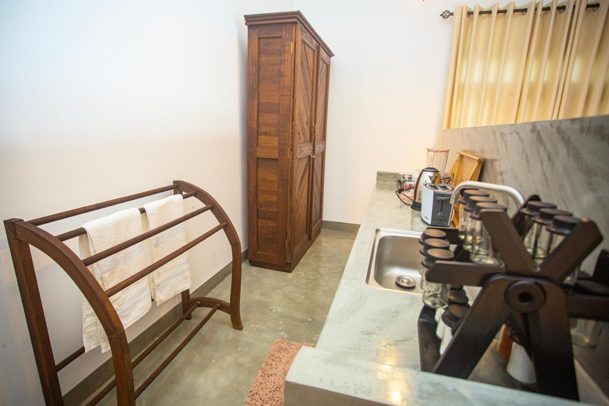 Aki Luna Lagoon Resort Hikkaduwa Kültér fotó