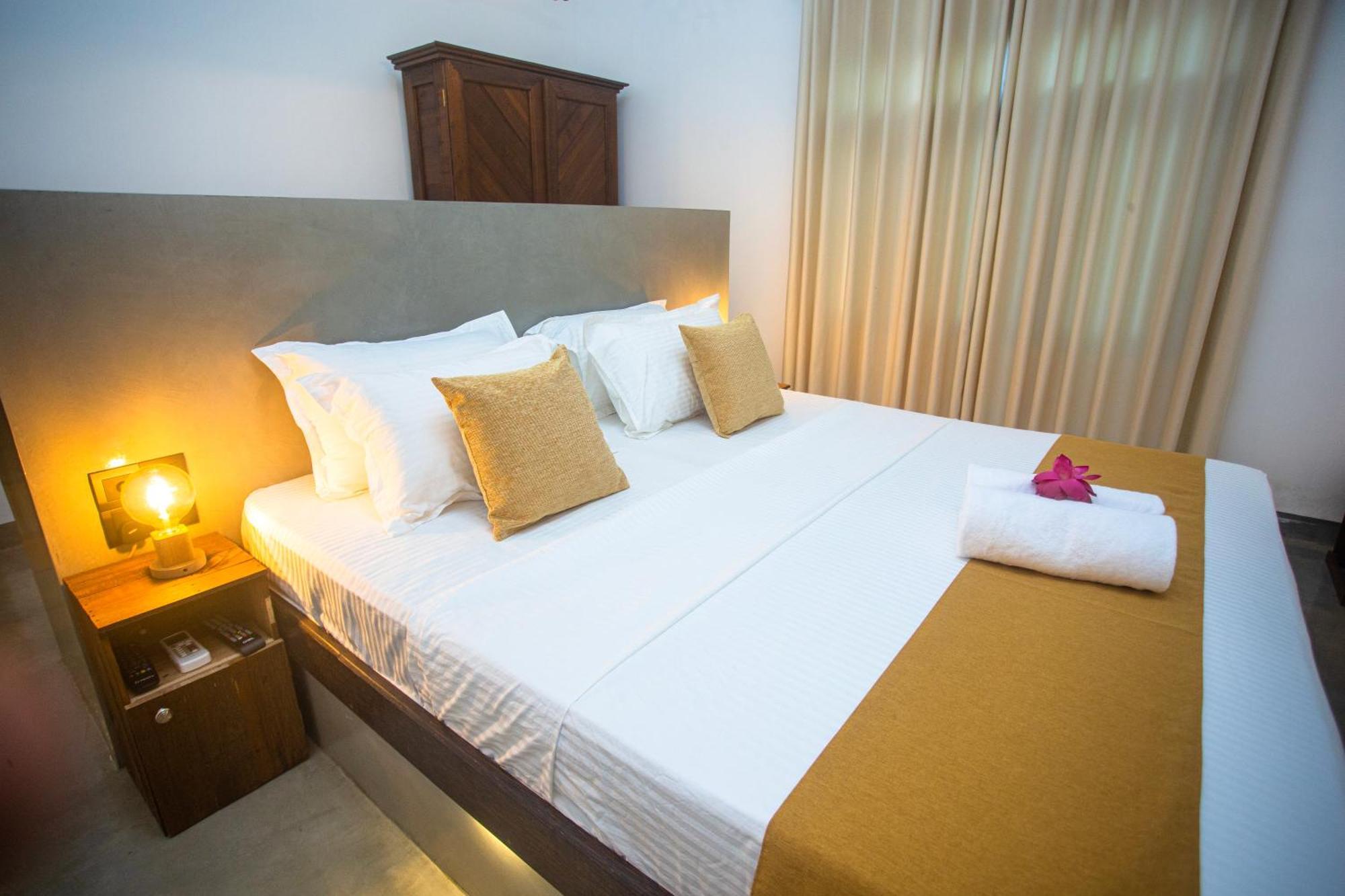 Aki Luna Lagoon Resort Hikkaduwa Kültér fotó