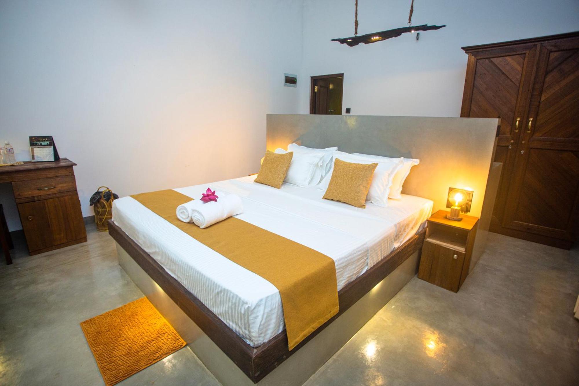 Aki Luna Lagoon Resort Hikkaduwa Kültér fotó