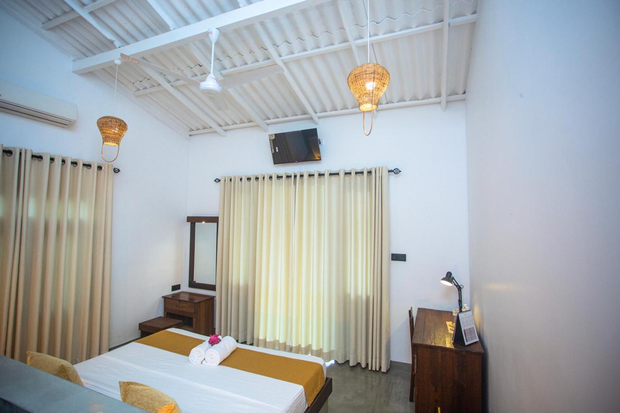 Aki Luna Lagoon Resort Hikkaduwa Kültér fotó