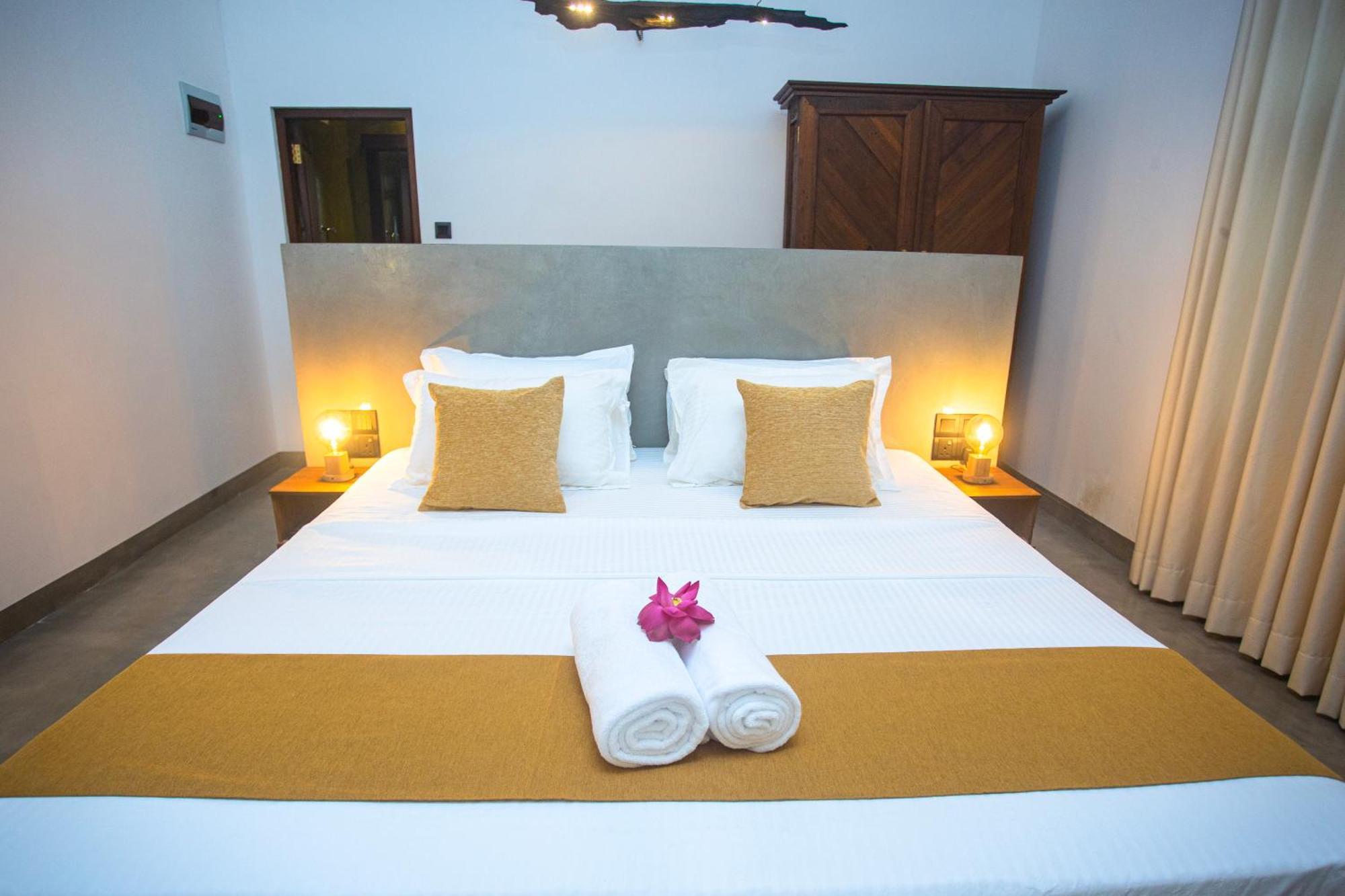 Aki Luna Lagoon Resort Hikkaduwa Kültér fotó