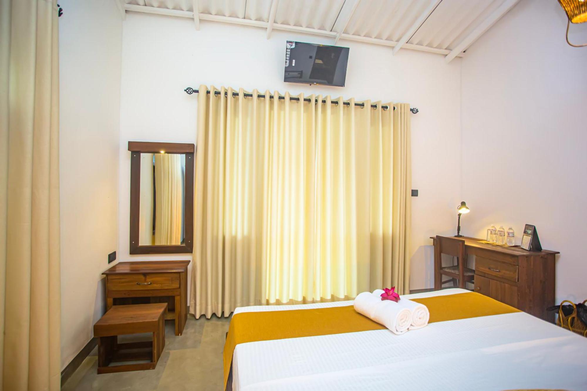 Aki Luna Lagoon Resort Hikkaduwa Kültér fotó