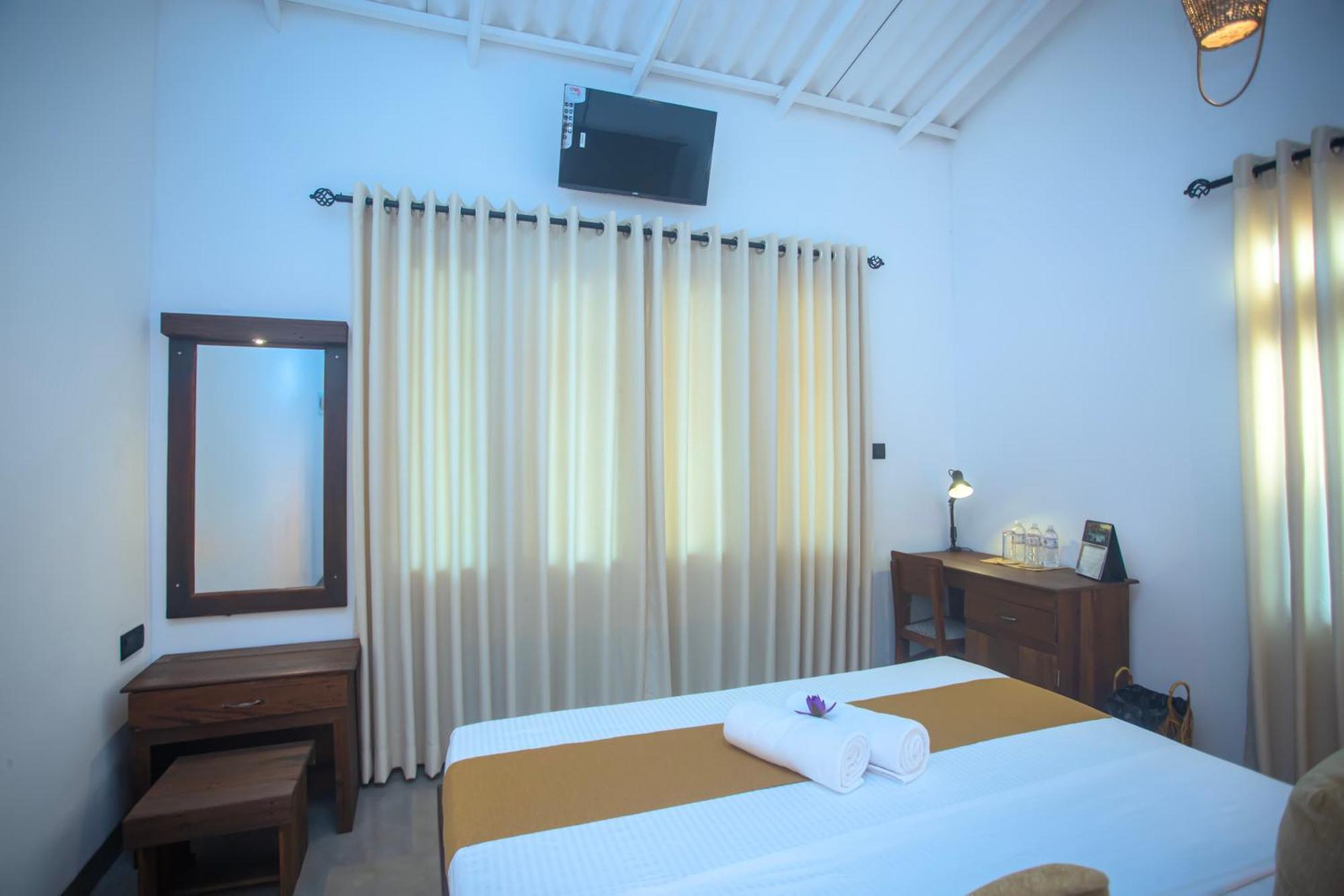 Aki Luna Lagoon Resort Hikkaduwa Kültér fotó
