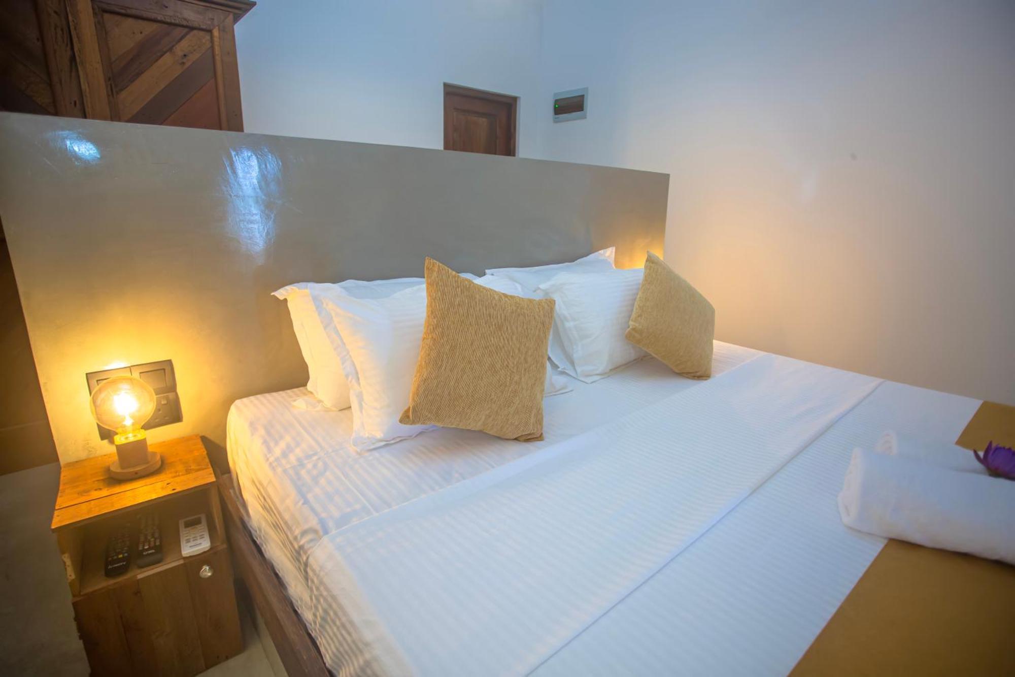 Aki Luna Lagoon Resort Hikkaduwa Kültér fotó