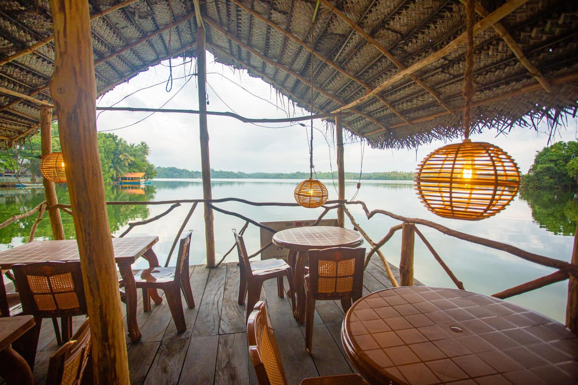 Aki Luna Lagoon Resort Hikkaduwa Kültér fotó