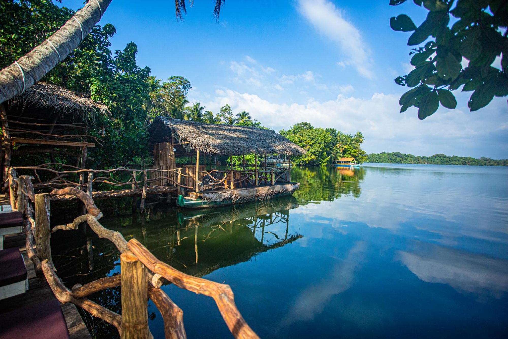 Aki Luna Lagoon Resort Hikkaduwa Kültér fotó