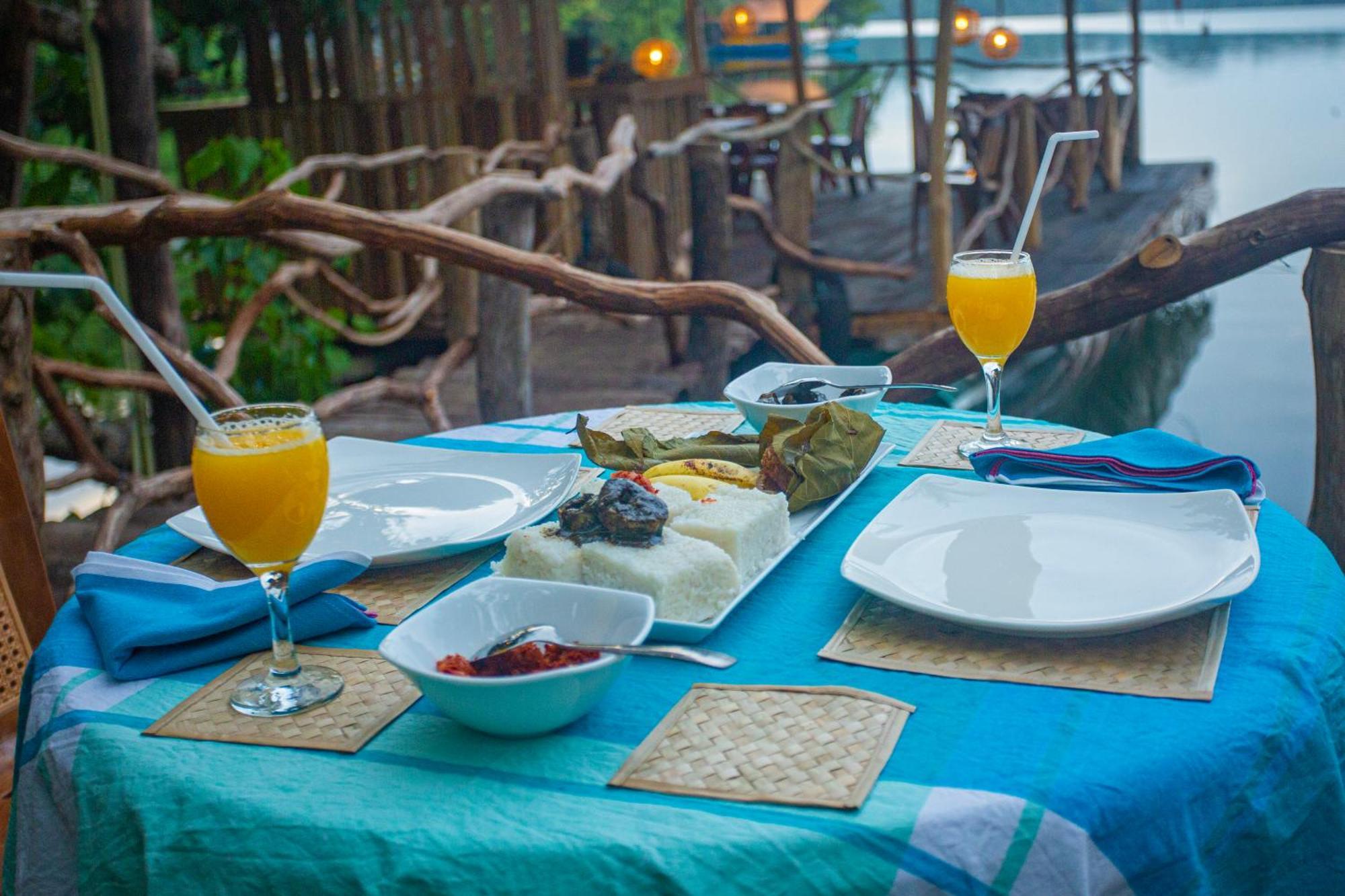 Aki Luna Lagoon Resort Hikkaduwa Kültér fotó